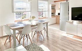 Klimatyczny apartament nr 8 z widokiem na góry Sowie
